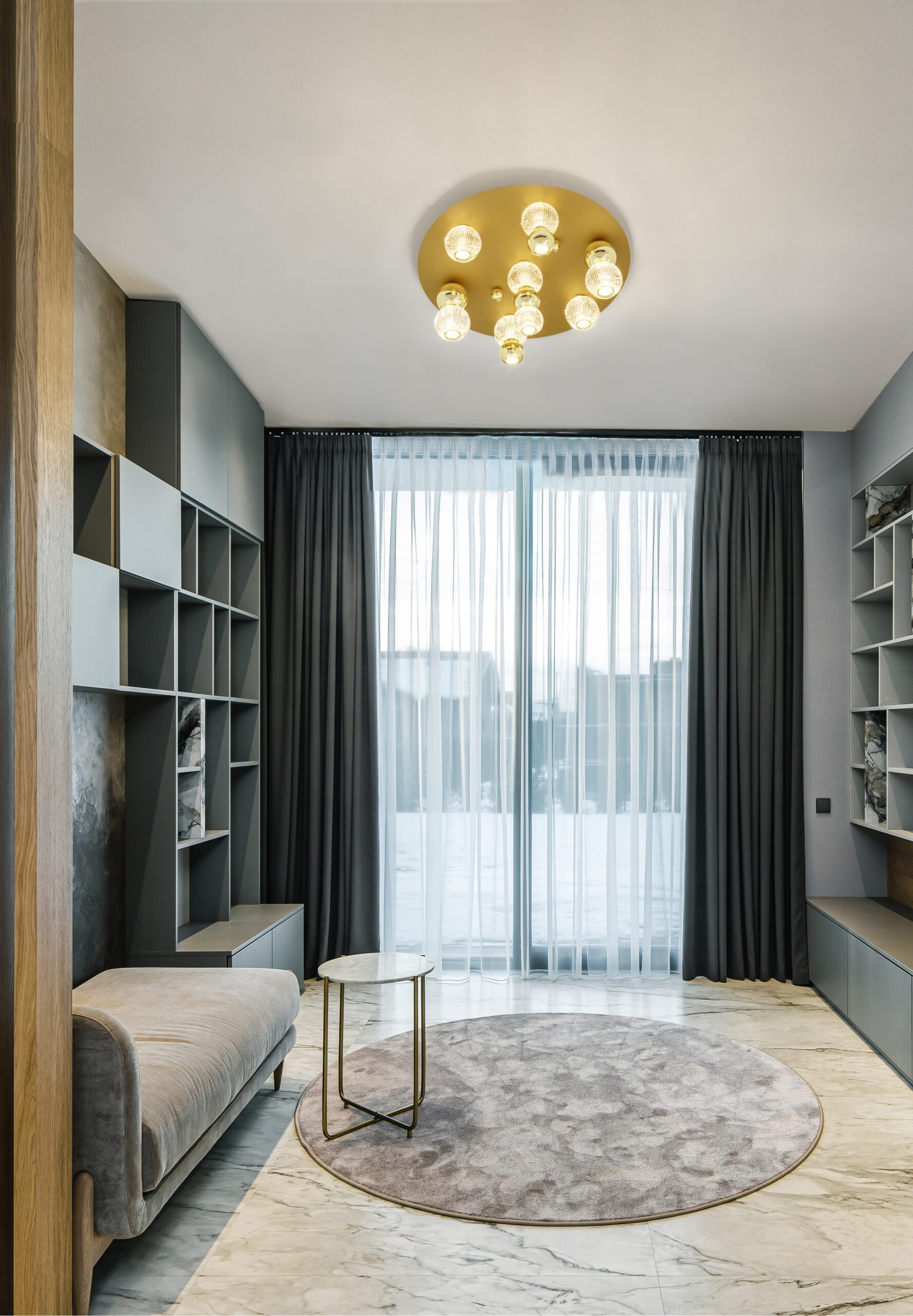 Modern,Interior,In,Grey,Tones,With,Wood,Of,Room,In Φωτιστικό Οροφής σε Δύο Μεγέθη BRILLE 9695600 Nova Luce - Image 1